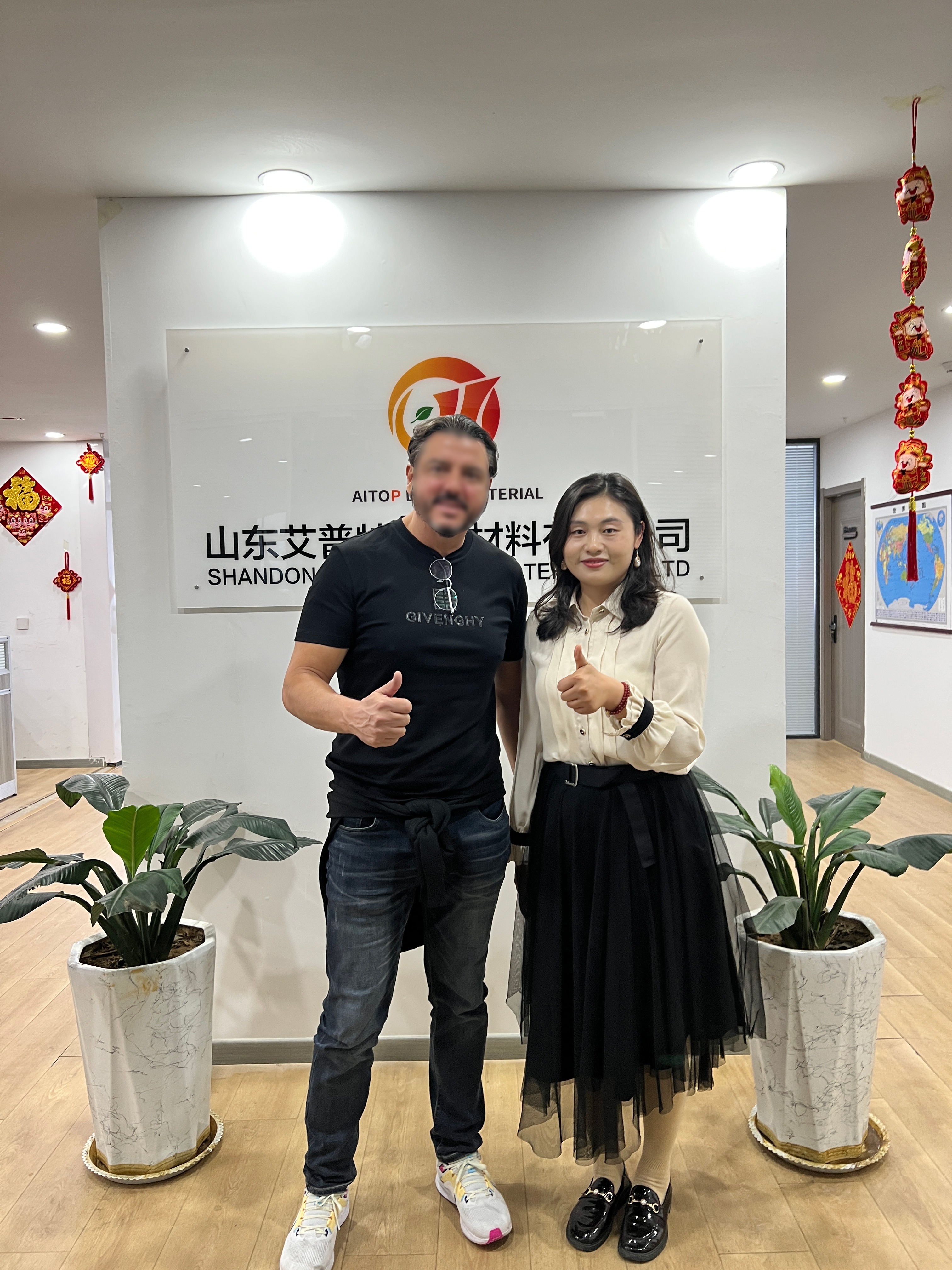 AI Top Decor Hosts Esteemed Brazilian Client, Chairman Personally Welcomes the Visit(图1)